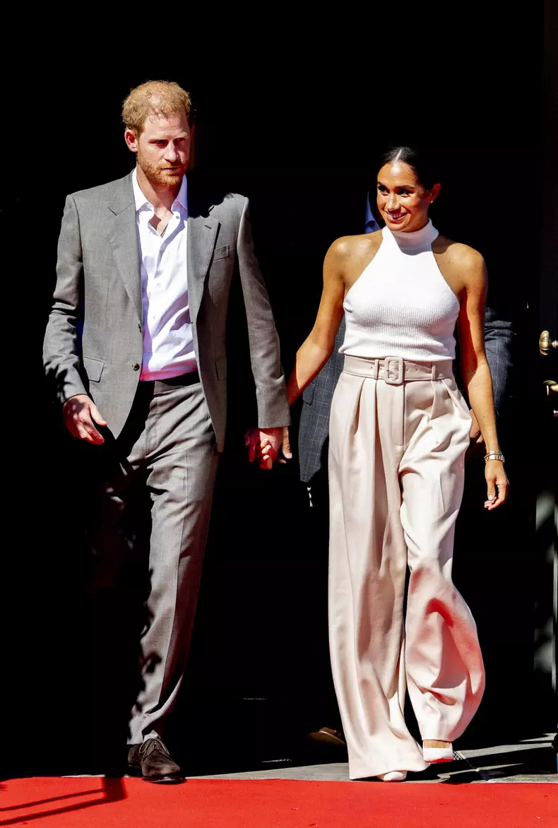 Prințul Harry „e disperat și se agață de Meghan Markle ca o plută de salvare”. De unde vin noile declarații explozive