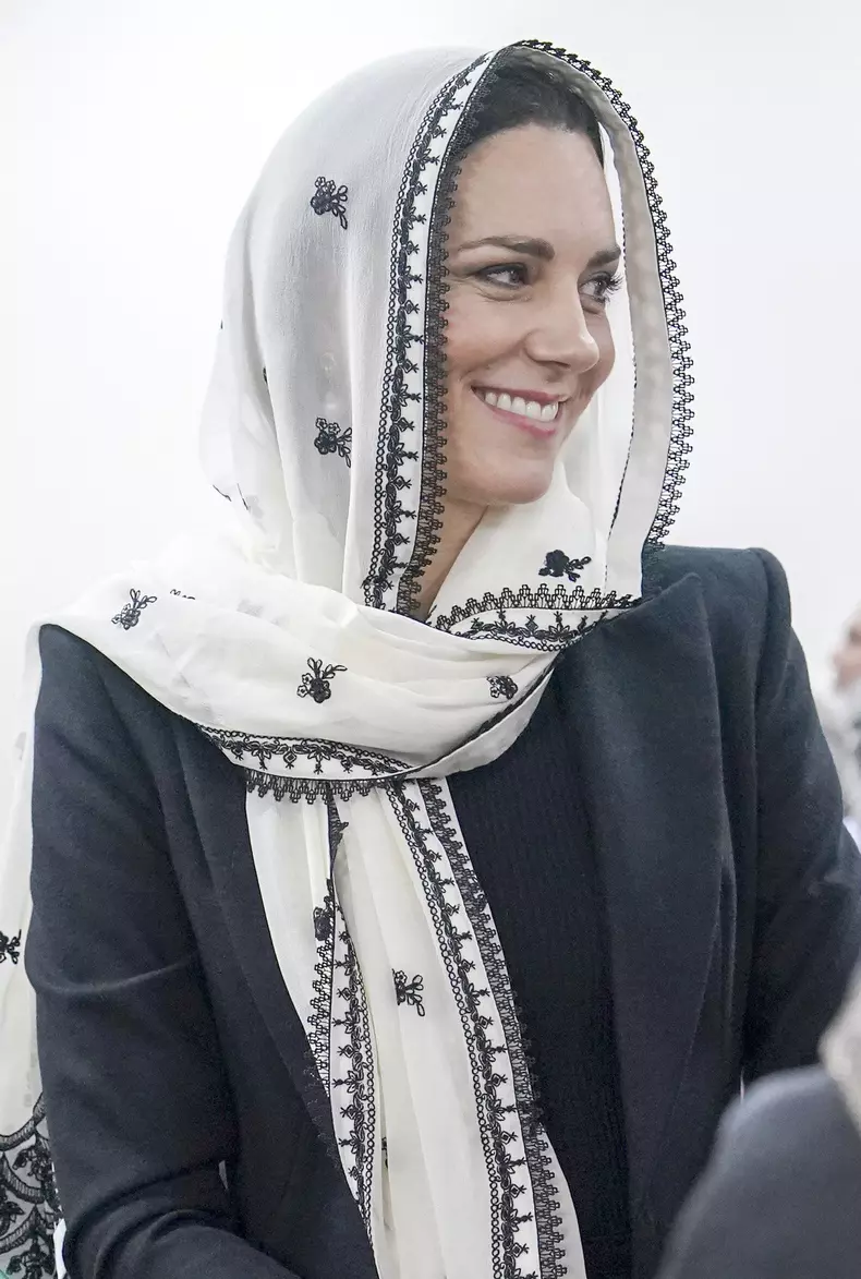 Moment stânjenitor pentru Kate Middleton. Ce a pățit prințesa de Wales în timpul unei întâlniri cu un oficial musulman