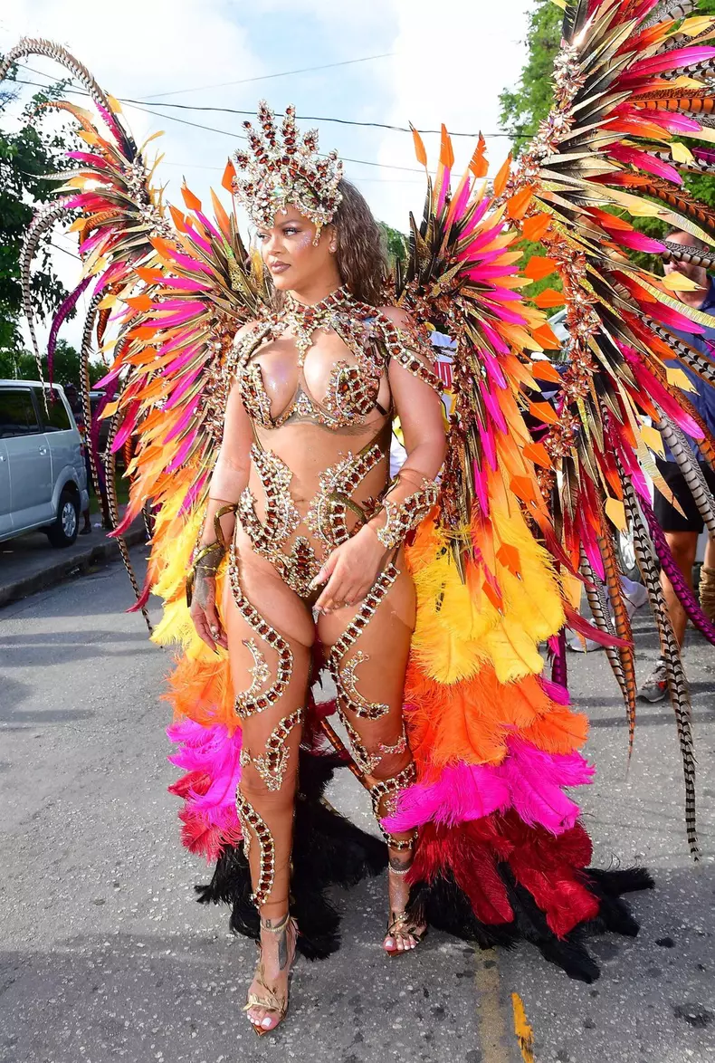 Rihanna, într-o ținută incendiară la Festivalul Crop Over 2024 