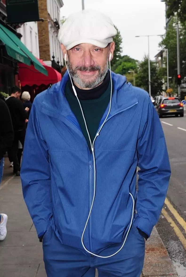 *EXCLUSIVE* Italian former football manager Gianluca Vialli spotted leaving the ivy chelsea garden.