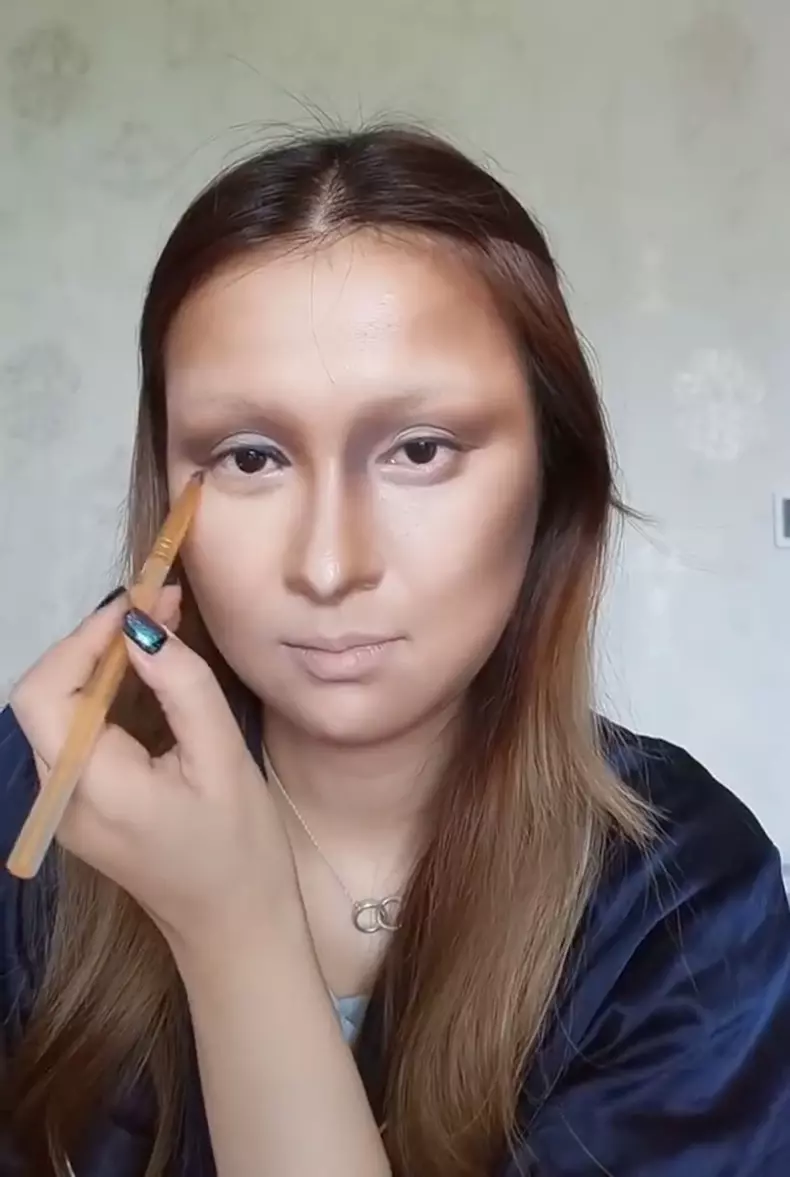 Make-up vlogger