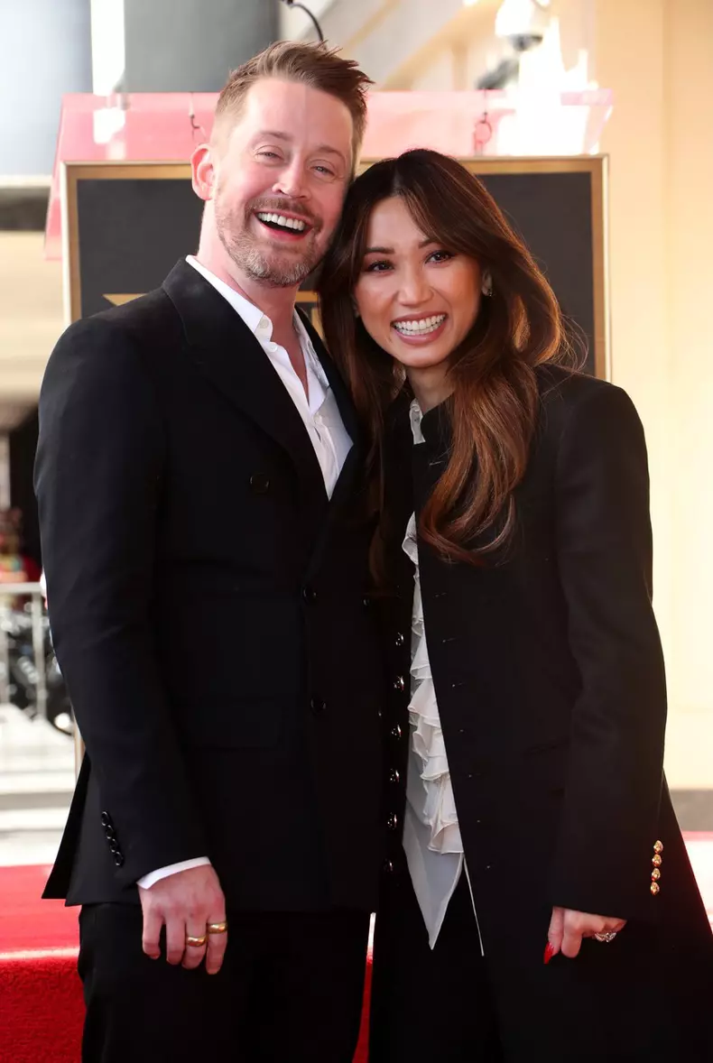 Macaulay Culkin, prima apriție alături de iubita lui și cei doi copii ai lor. Fiul cel mare seamănă izbitor cu actorul din „Singur acasă”