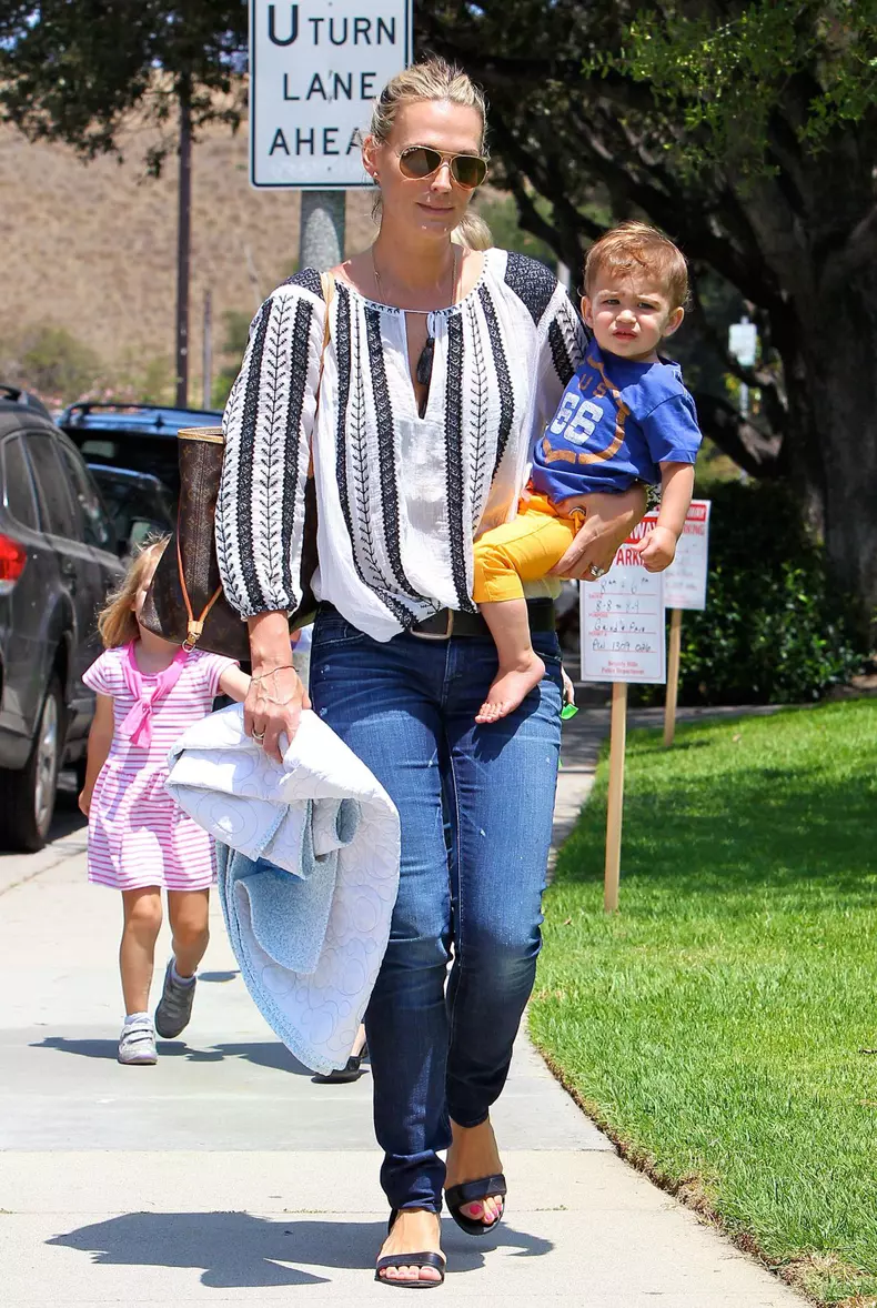 Molly Sims poarta ie