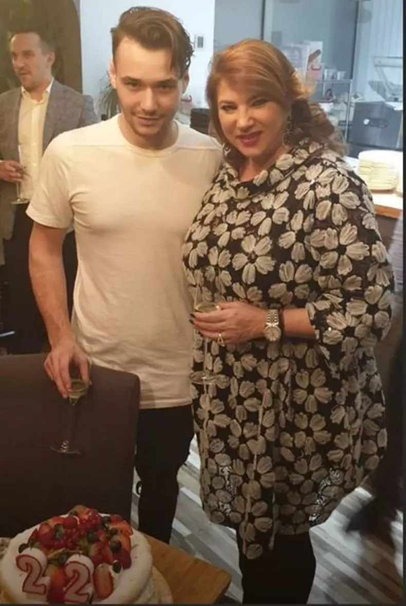 Patrick, alături de mama lui, Mihaela Borcea