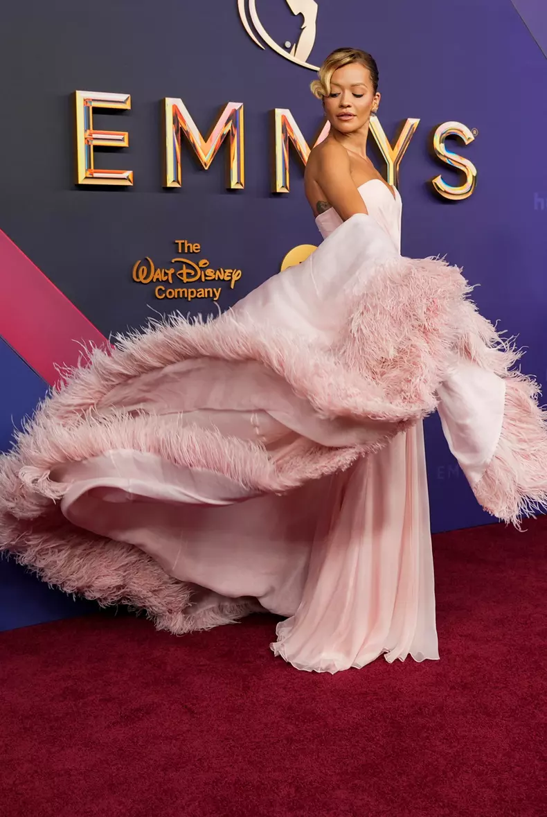Rita Ora (ținută Tamara Ralph)