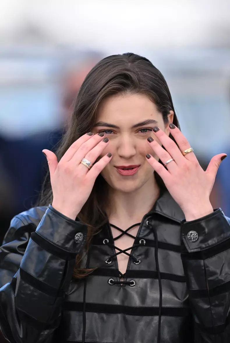 Anamaria Vartolomei, pe covorul rosu la Cannes