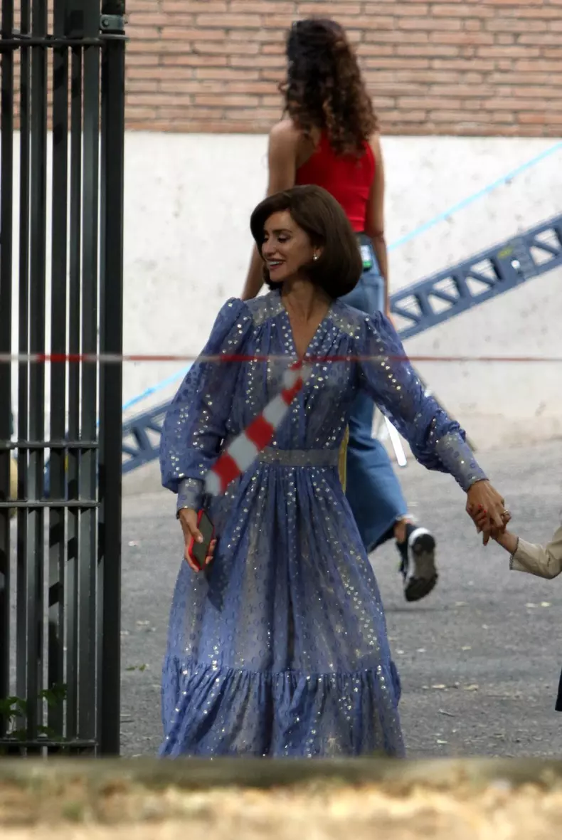 EXCLUSIVE: Penelope Cruz filming "L'Immensità" directed by Emanuele Crialese in Rome
