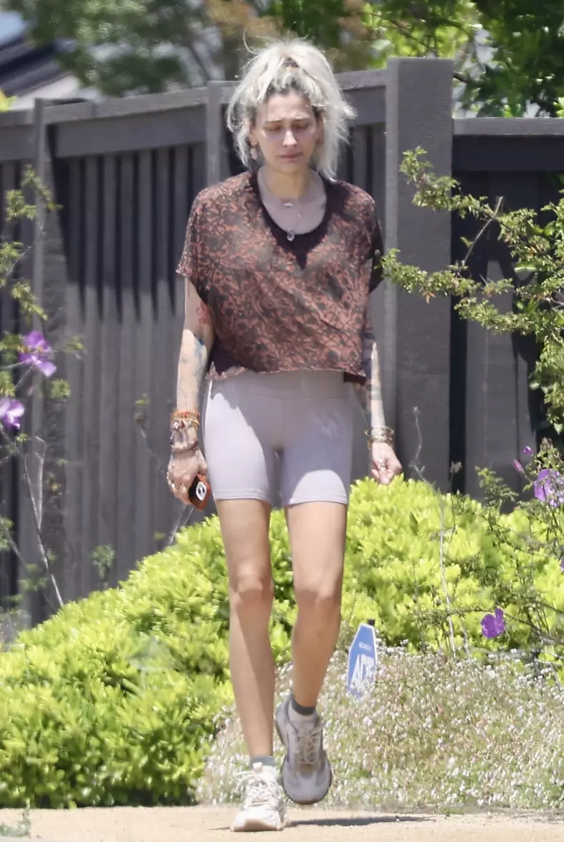 PREMIUM EXCLUSIVE Paris Jackson crying in Malibu announced breakup with fiance