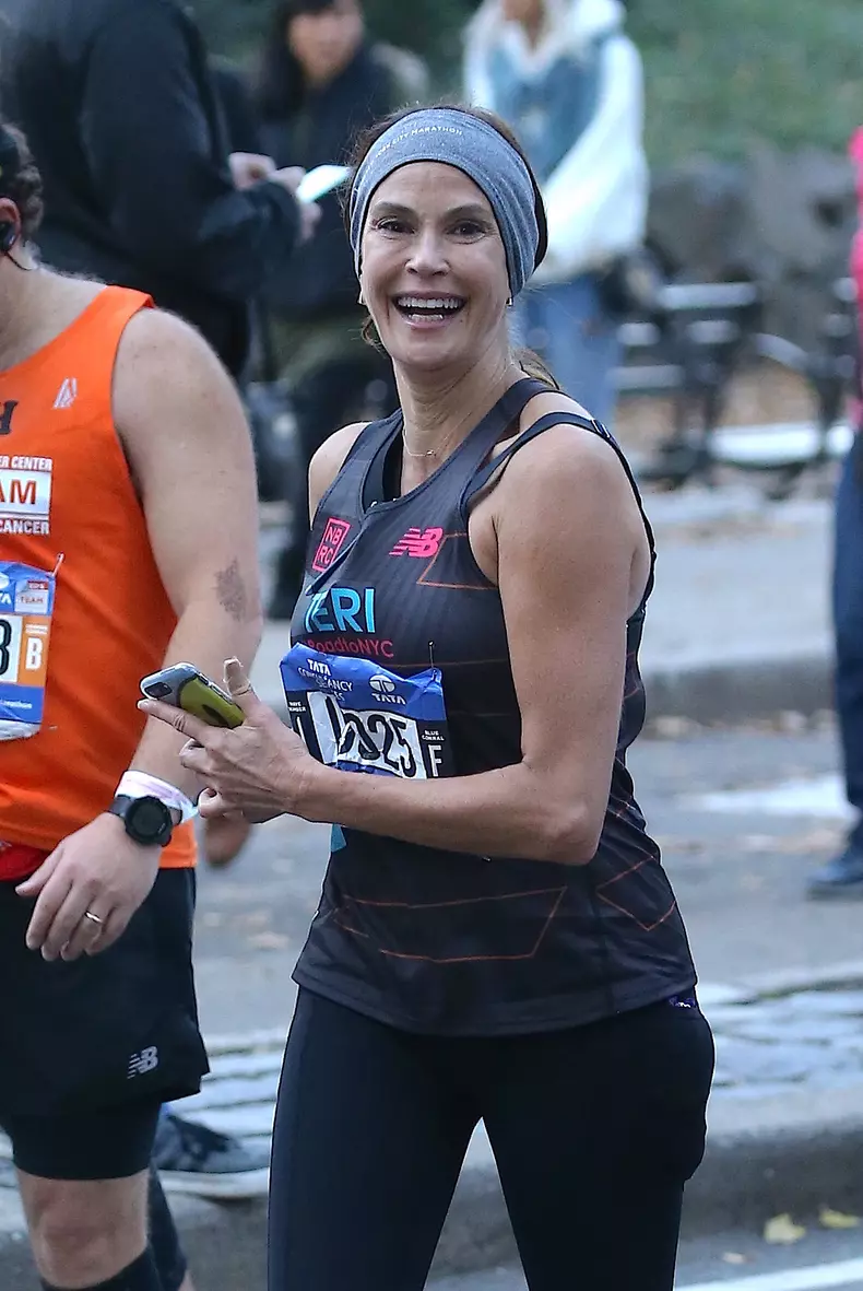 Teri Hatcher court le marathon de New York avec sa fille Emerson
