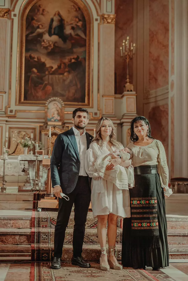 laura-cosoi-imagini-de-colectie-cu-mama-si-sora-ei-5