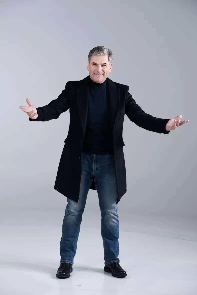 E oficial. Mircea Radu va prezenta reality show-ul ,,IE, Românie” la Antena 1