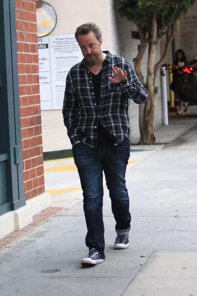 De ce vrea Matthew Perry să-și reediteze cartea de memorii. Ce regretă acum starul din „Prietenii tăi”