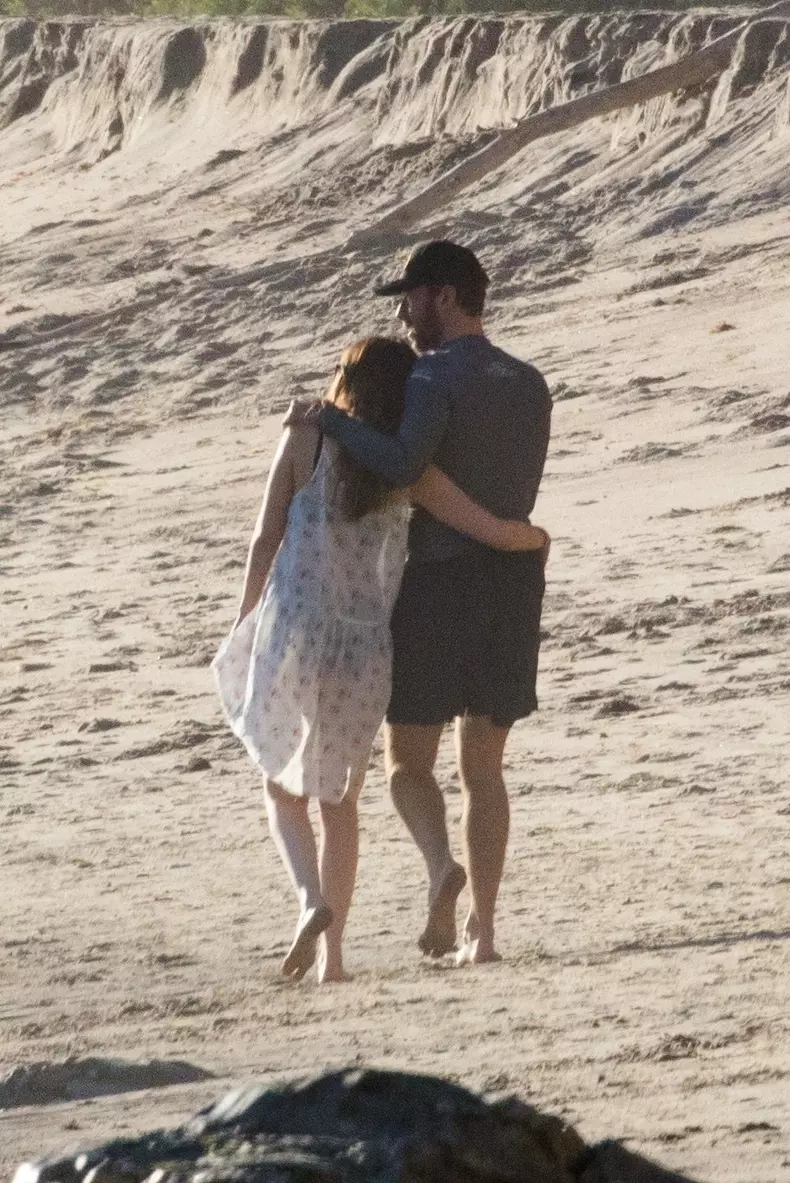 *PREMIUM-EXCLUSIVE* Chris Martin and Dakota Johnson take their romance to the beach in Malibu