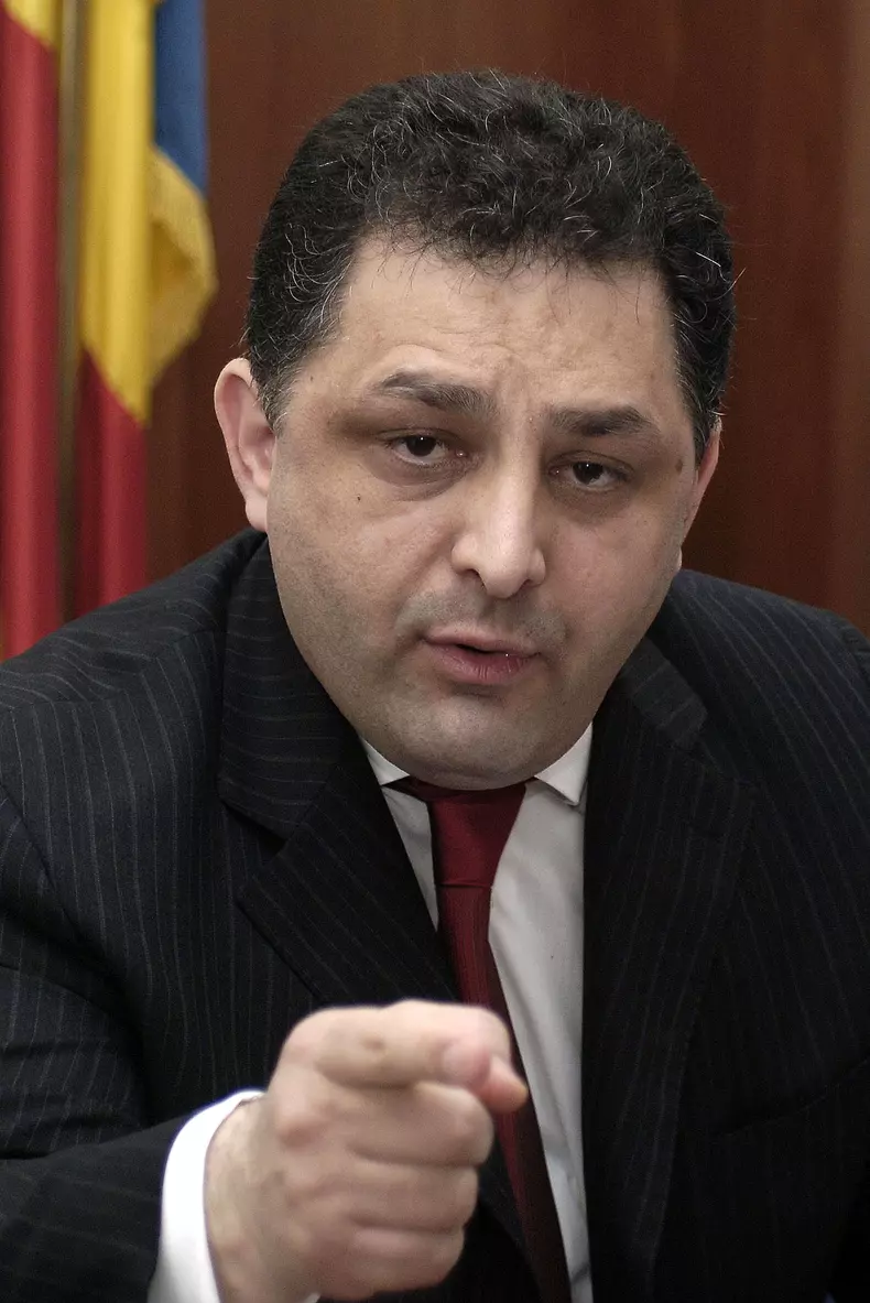 MARIAN VANGHELIE - PRIMAR SECTOR 5 - BUCURESTI