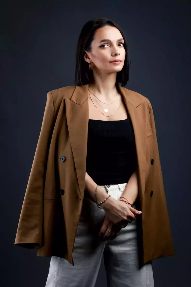 Oana-Boghiu-854x1280-1