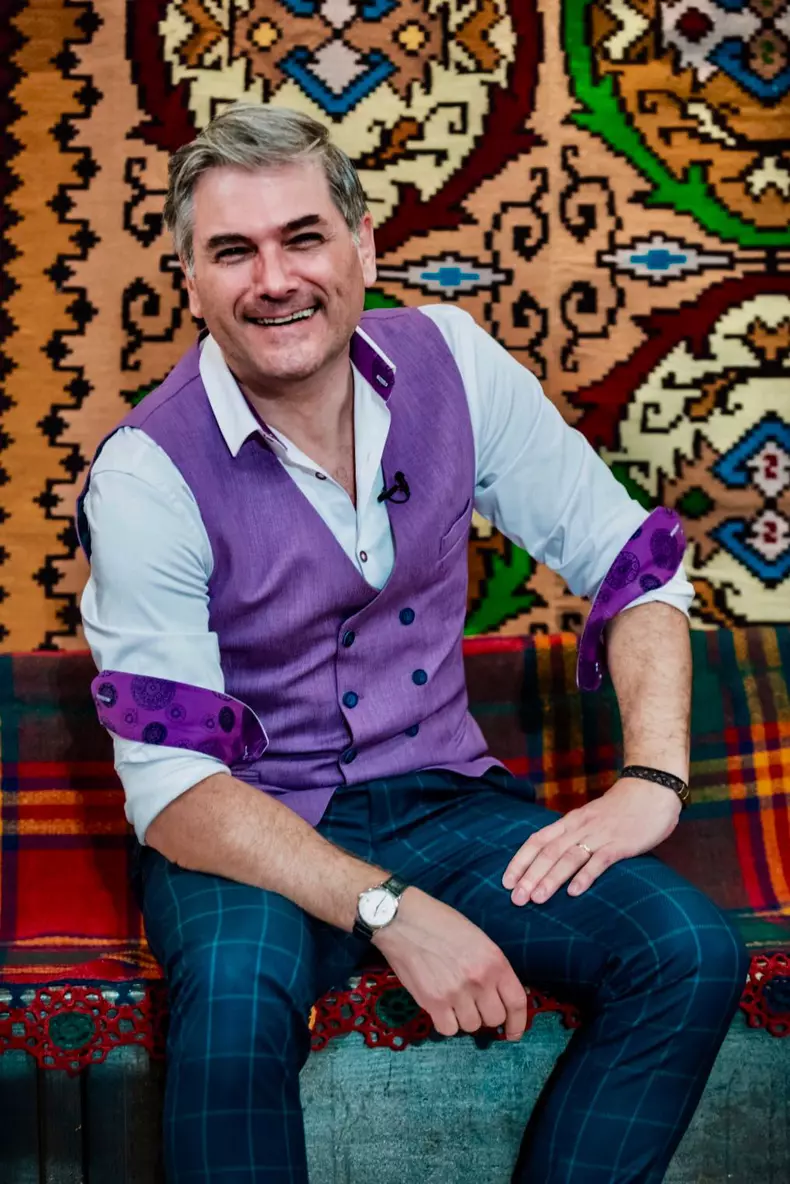 Continuă preselecțiile „Ie, Românie”. Alina Pușcaș și Cornel Păsat au căutat cele mai frumoase fete din Transilvania, alături de Mircea Radu (2)