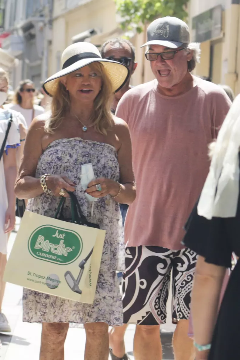 Goldie Hawn Kurt Russell having shopping in Saint Tropez