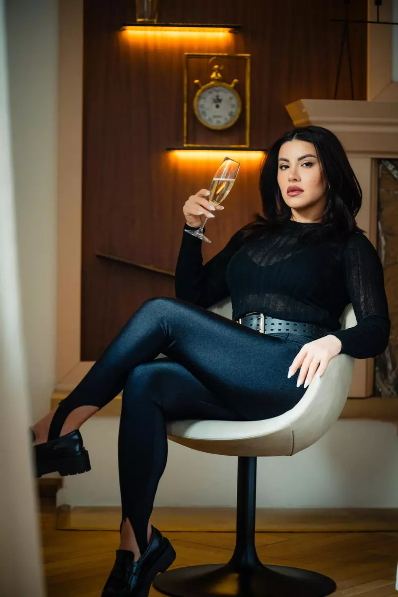 nicoleta nuca sampanie