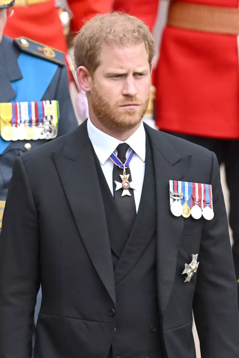 Prințul Harry „e disperat și se agață de Meghan Markle ca o plută de salvare”. De unde vin noile declarații explozive