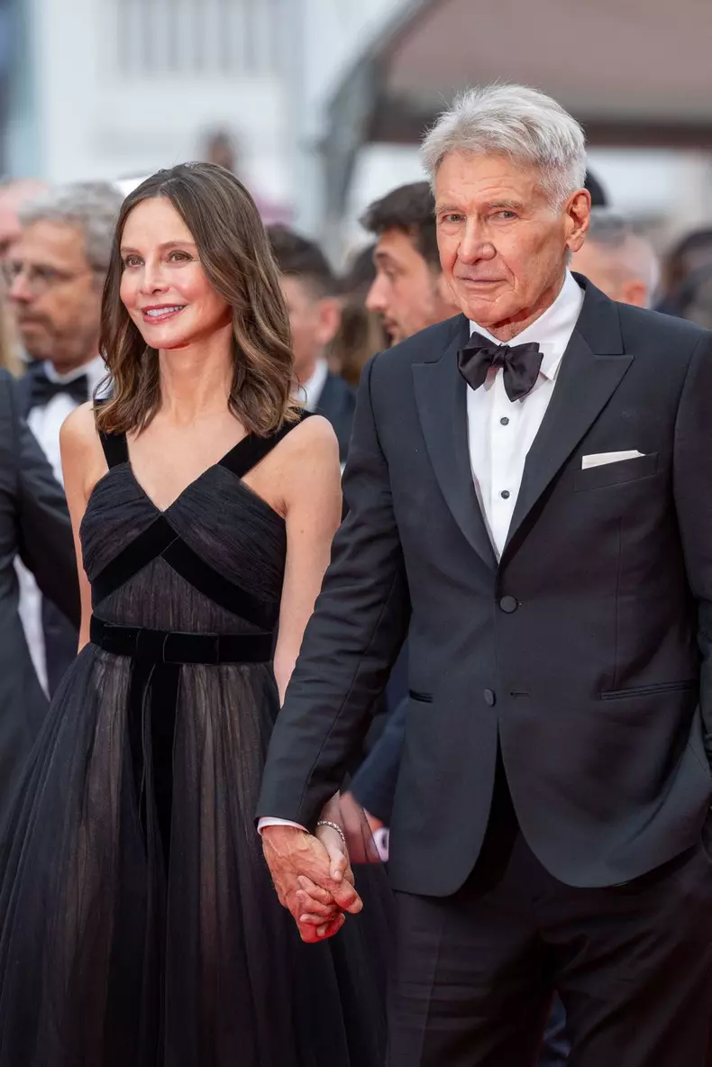 Calista Flockhart și Harrison Ford, spectaculoși pe covorul roșu de la Cannes 2023. Ce gafă au făcut organizatorii