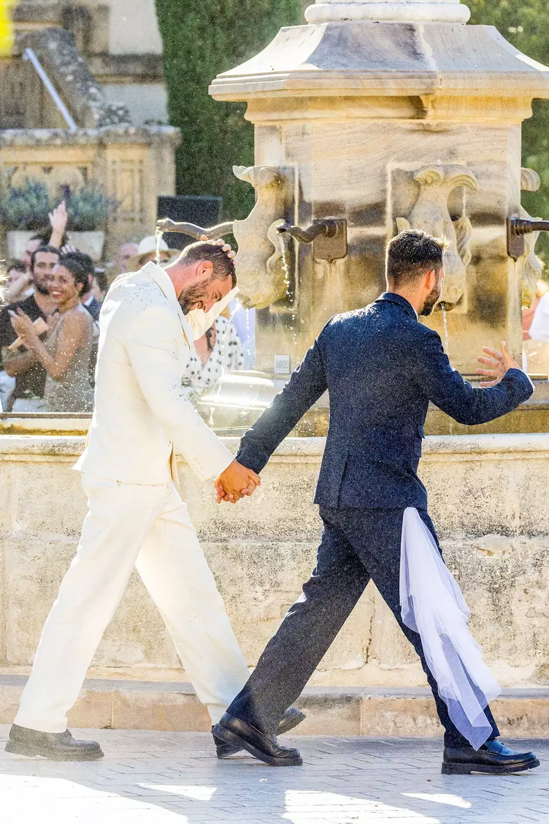 Mariage de Simon Porte Jacquemus et Marco Maestri à Charleval