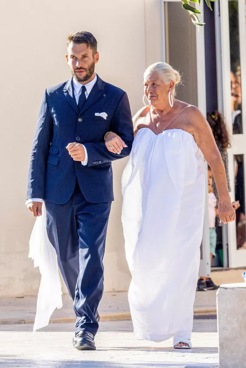 Mariage de Simon Porte Jacquemus et Marco Maestri à Charleval