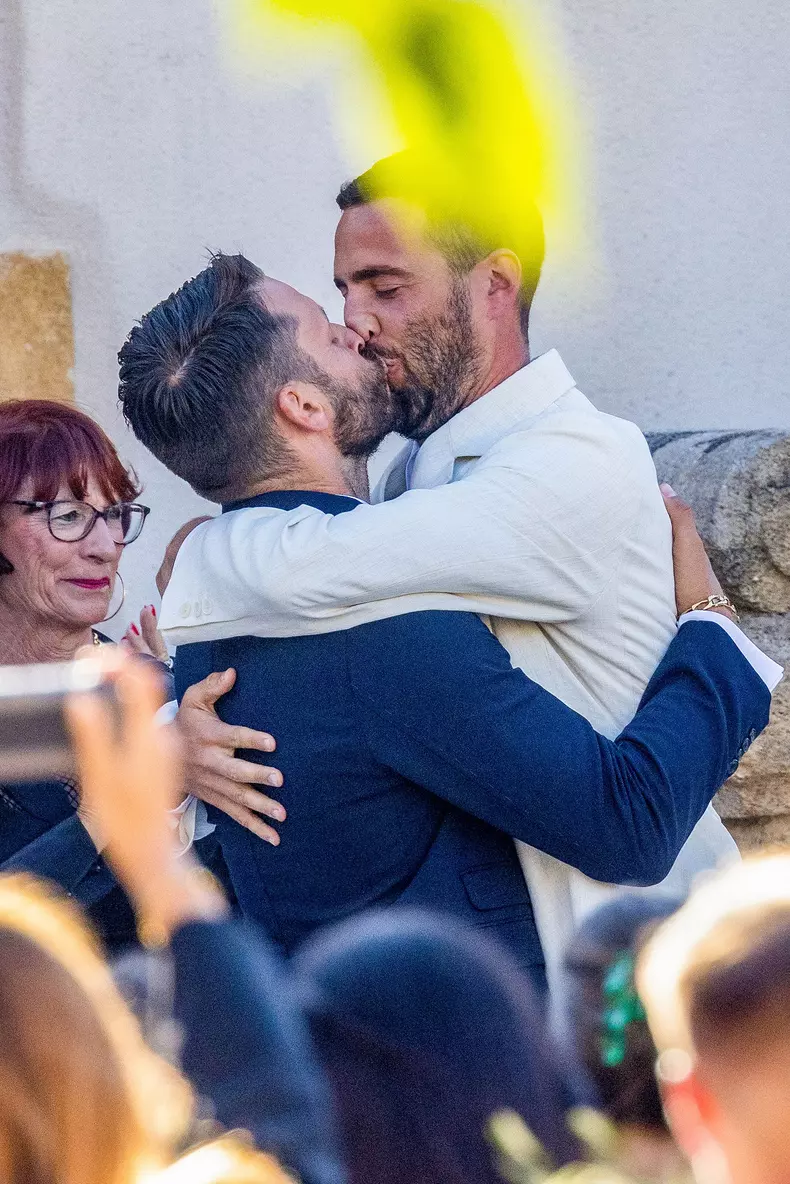 Mariage de Simon Porte Jacquemus et Marco Maestri à Charleval