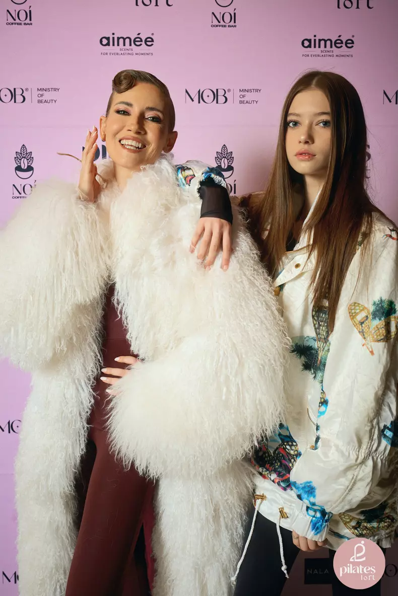 Iulia Albu si Mikaela (2)
