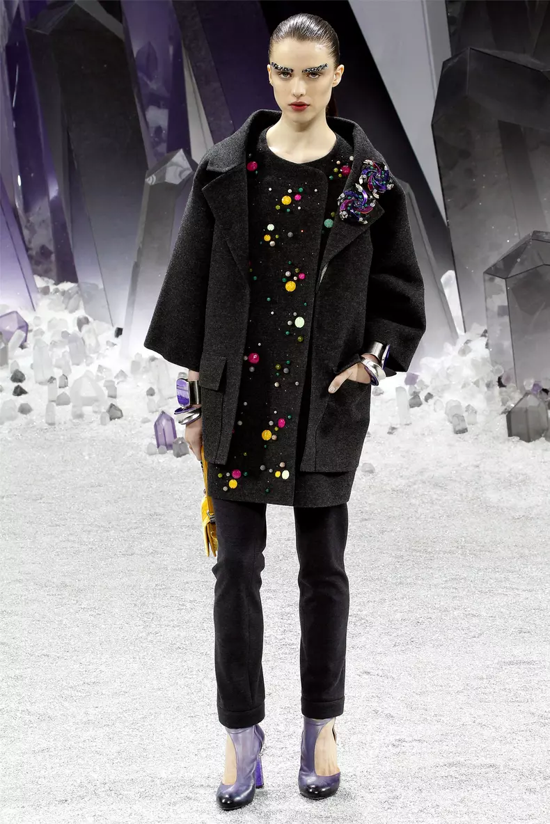 Margaret Qualley pentru Chanel