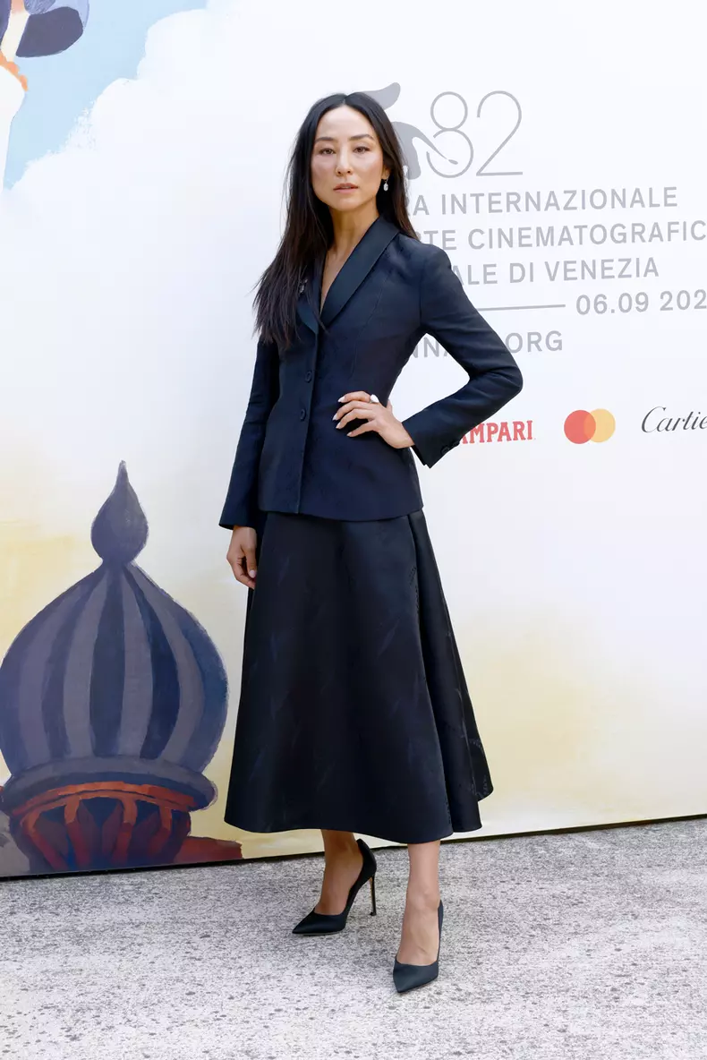 Greta Lee, ținută DIOR (2)