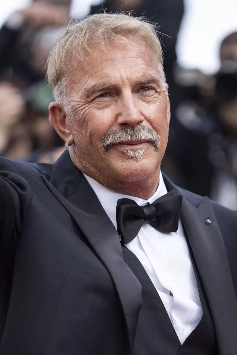 B - Montée des marches du film « Horizon : An american saga » lors du 77ème Festival International du Film de Cannes