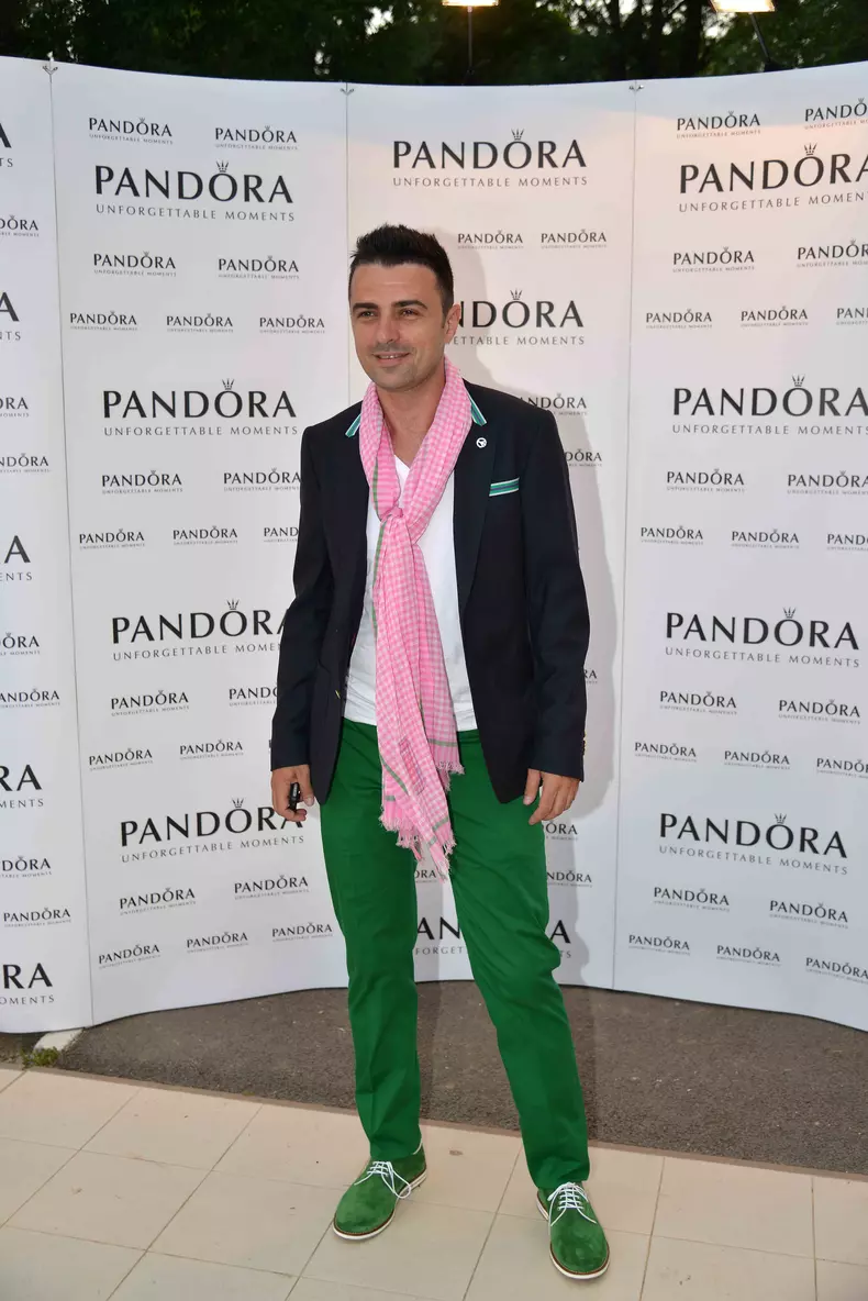 Cornel Ilie (tinuta Moschino)