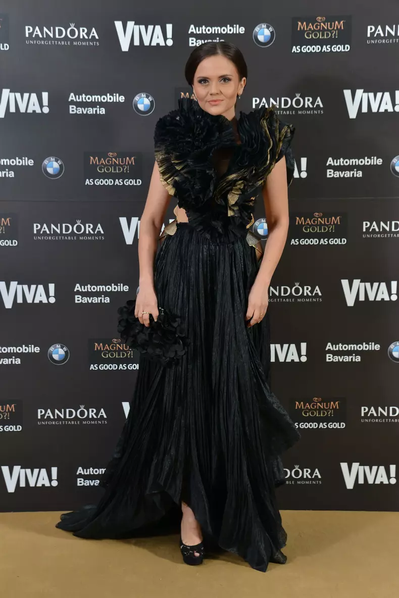 Cristina Siscanu (rochie Iris Serban)