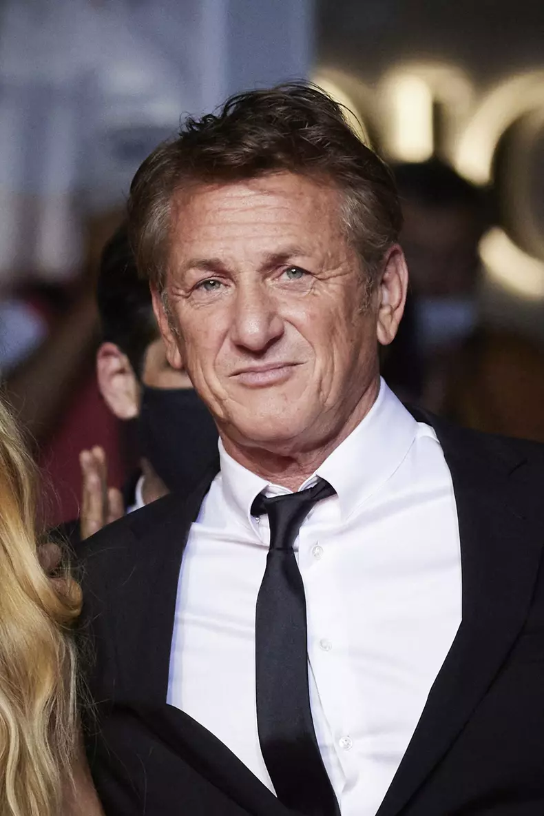 Montée des marches du film "Flag Day" lors du 74ème Festival International du Film de Cannes