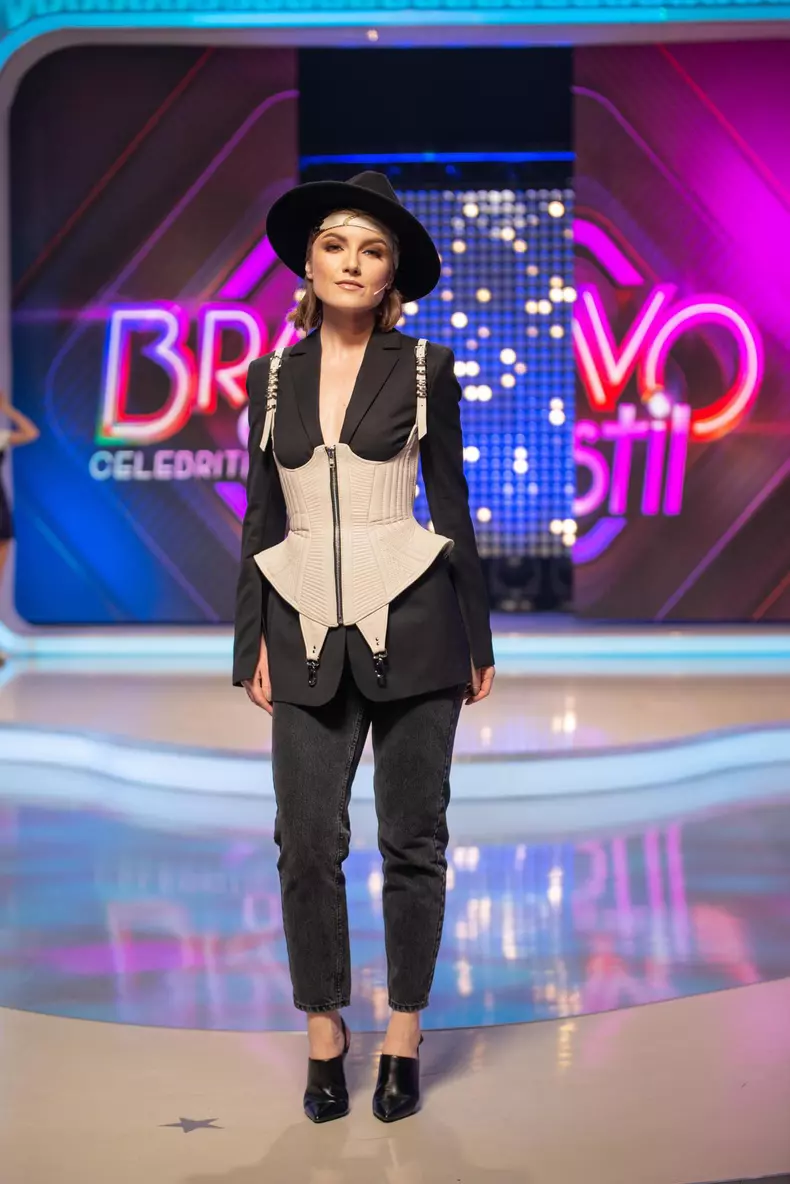 Alexandra la Bravo, ai stil