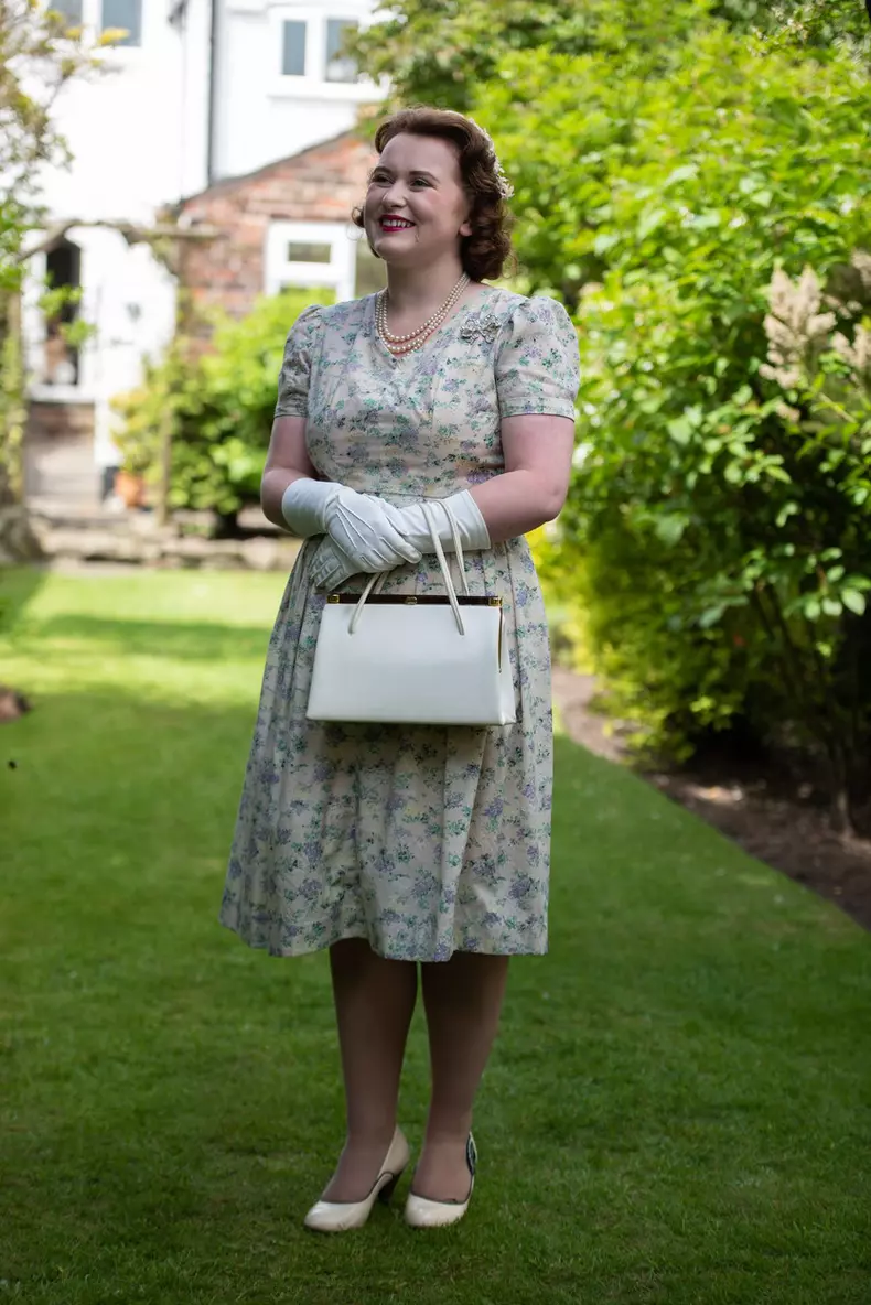 YOUNG QUEEN ELIZABETH LOOK-A-LIKE