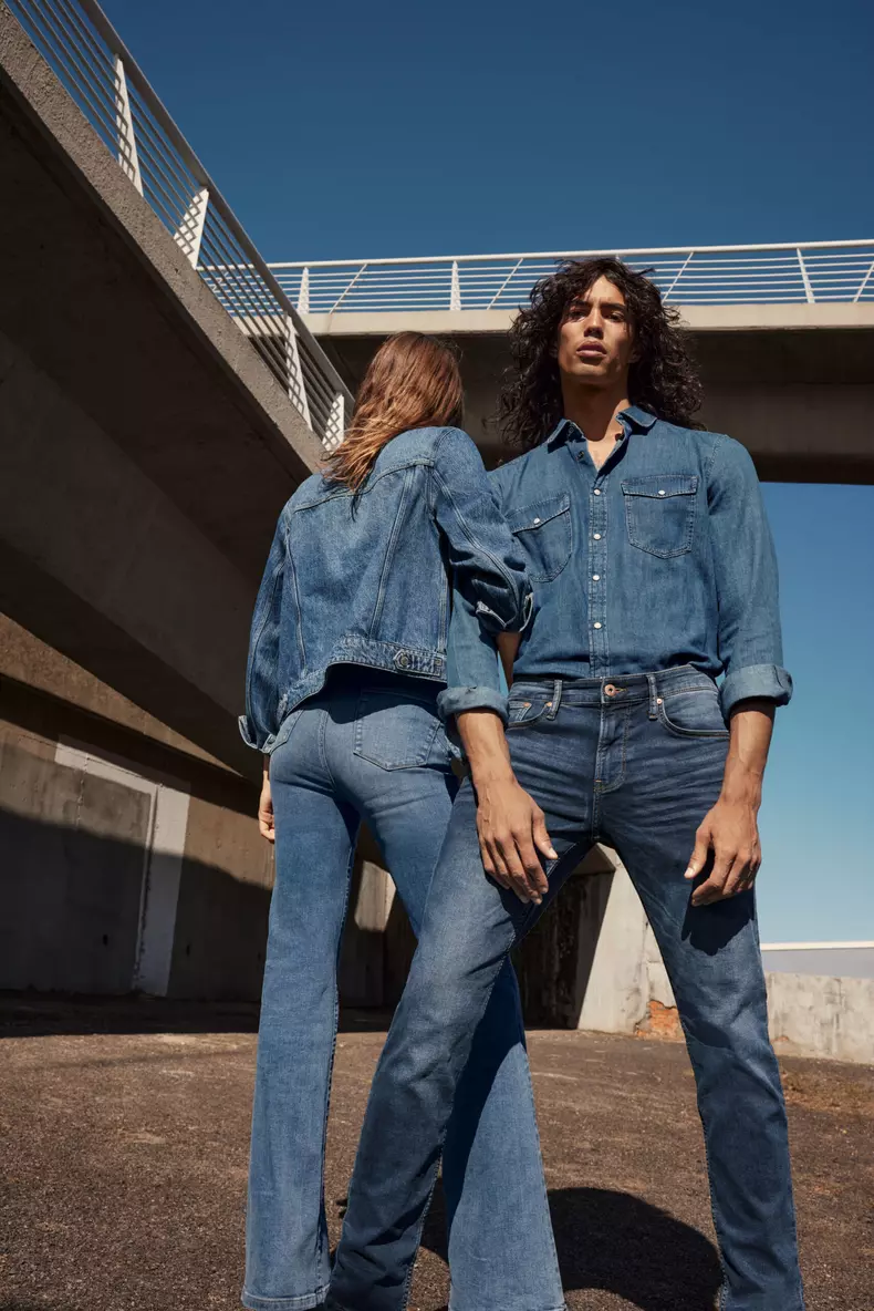 srgb_sp4_denim_groupshot_hero_ldiv_mdiv-0433