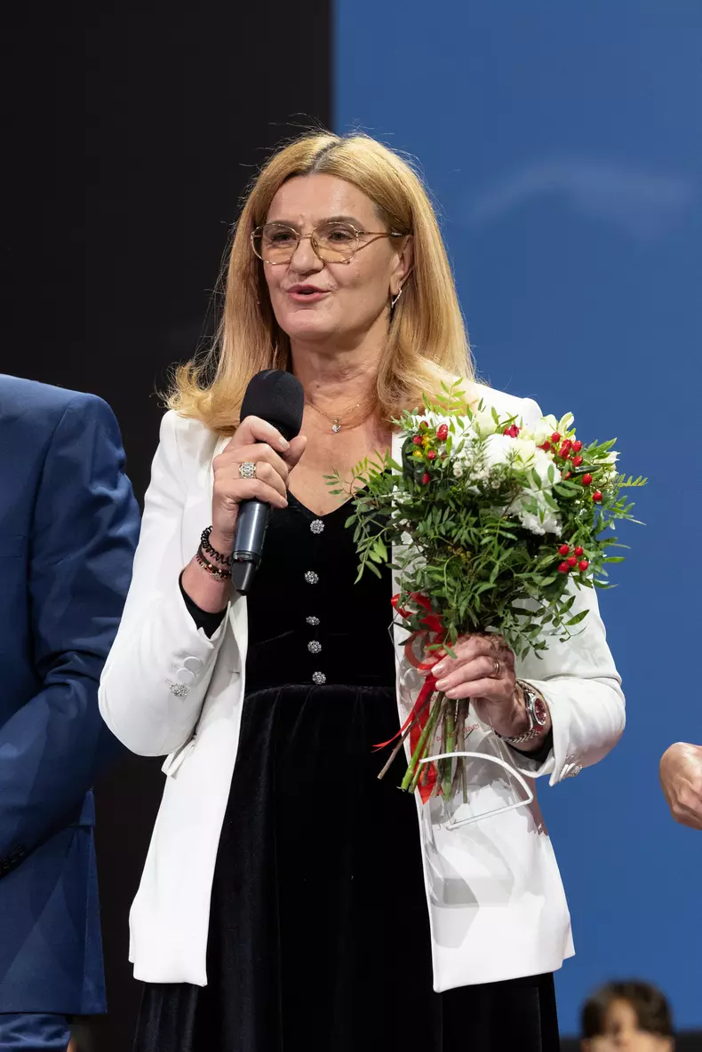 elisabeta lipa 22