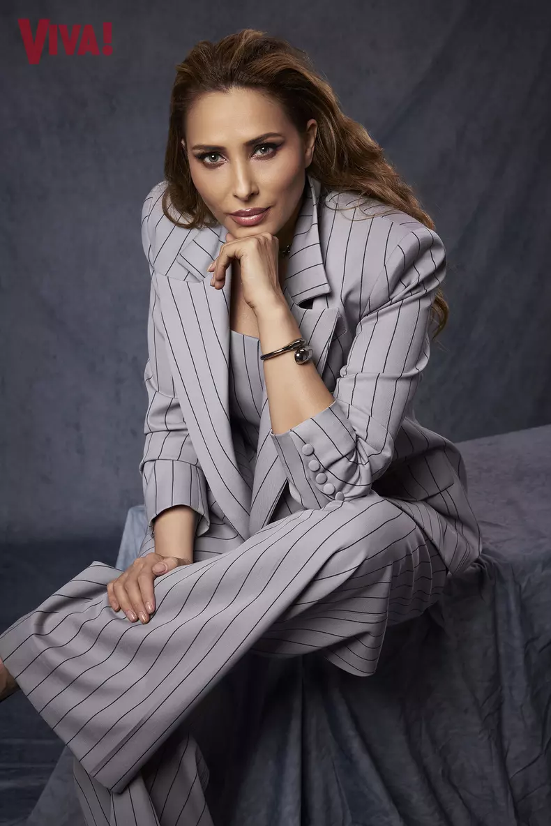 IULIA VANTUR-17.12.254427 1