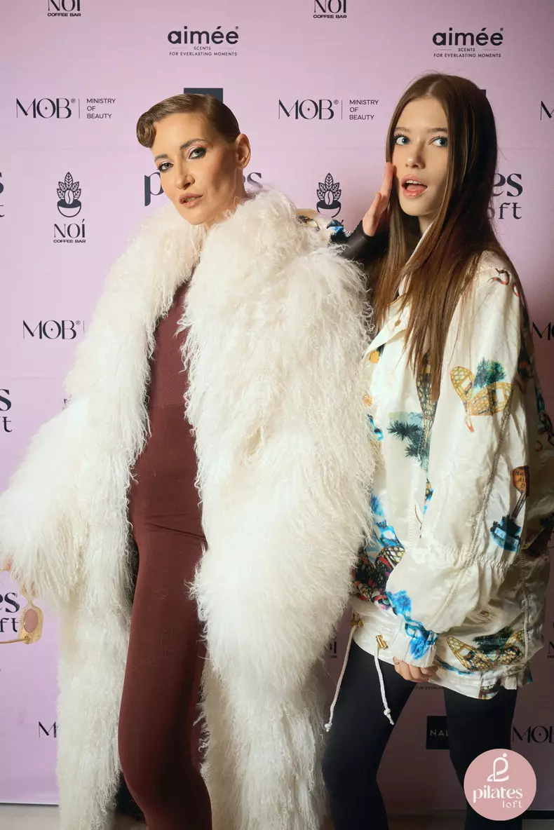 Iulia Albu si Mikaela (1)