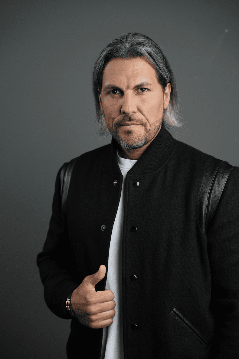 Adi Vasile - prezentator Survivor (1)