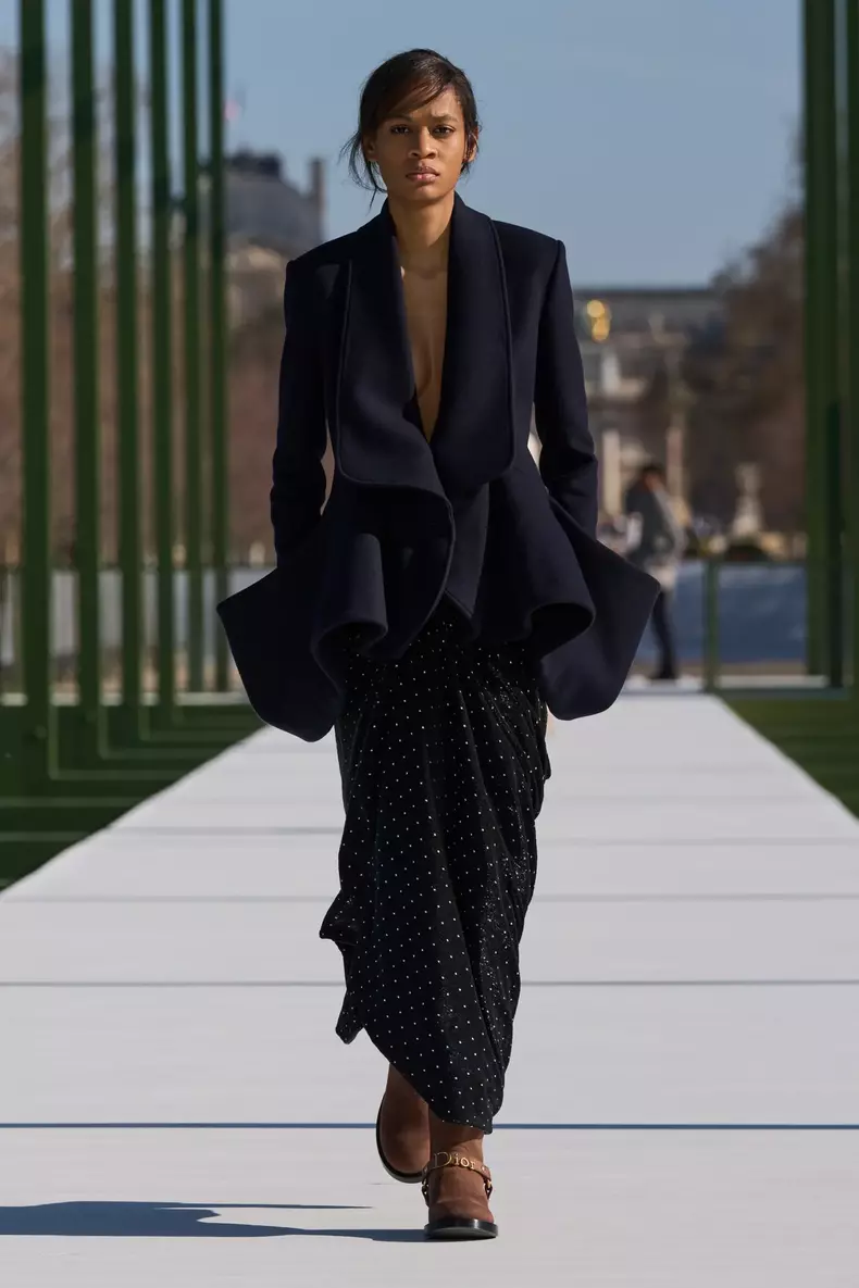 1. Peplum modern - Dior