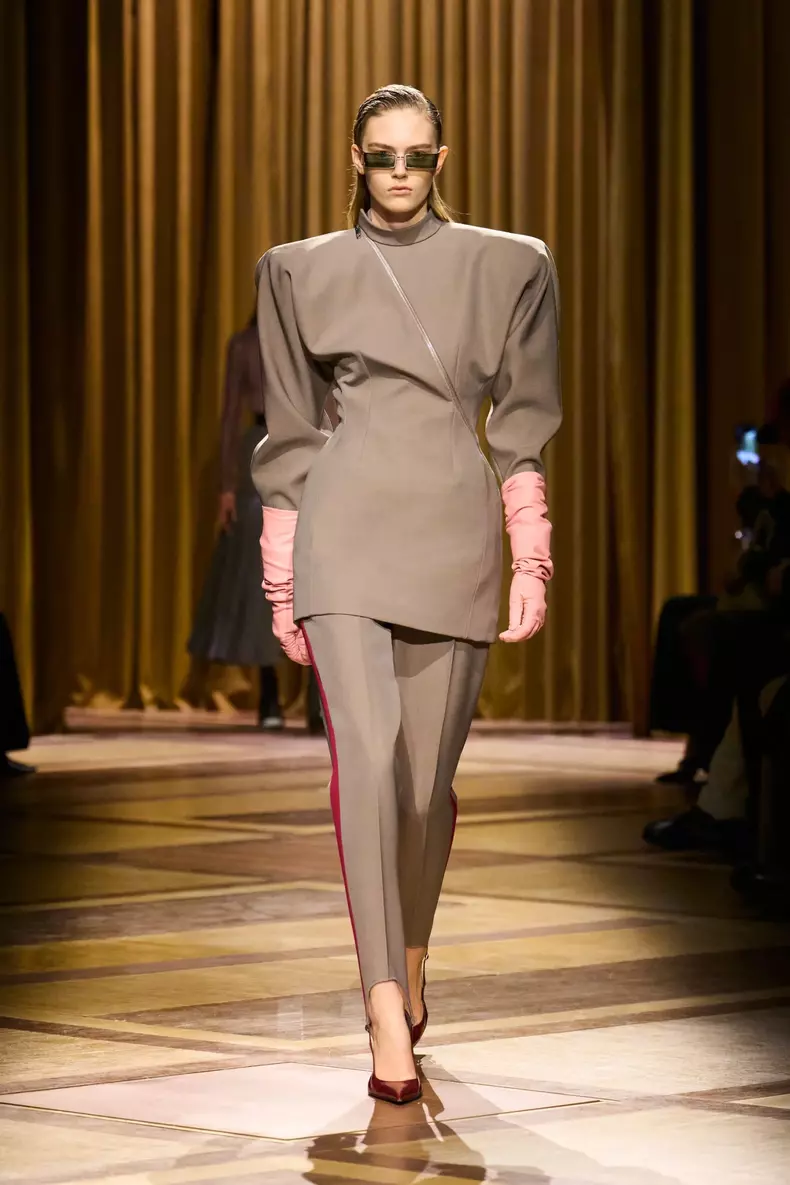 4. Forme statement - Mugler