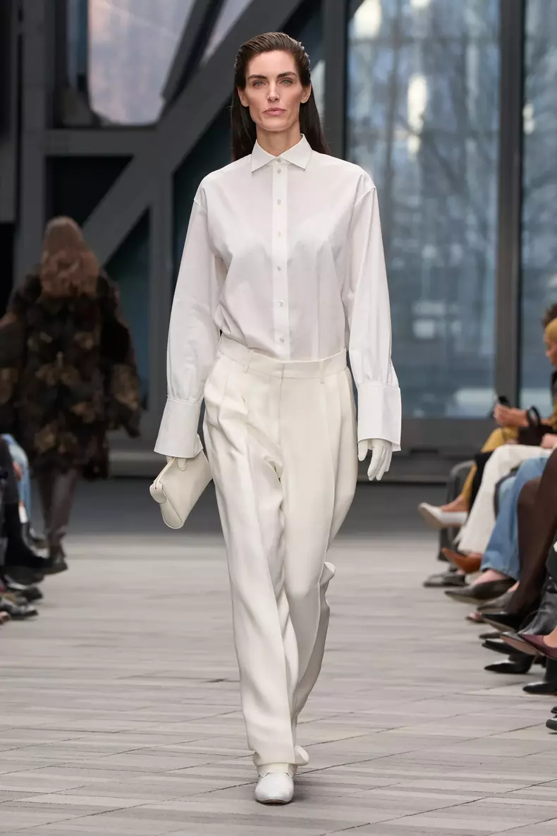 Poplinul și cămășile reinterpretate - Calvin Klein FW26