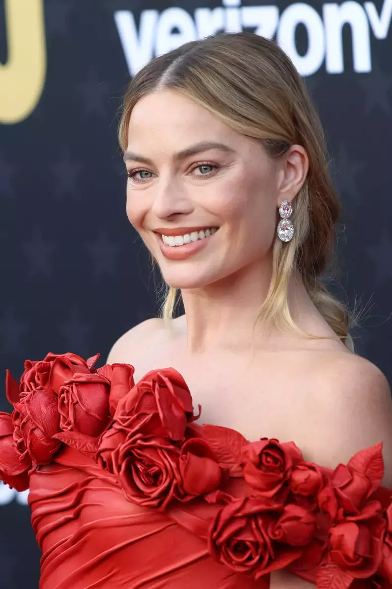 margot-robbie-8-scaled