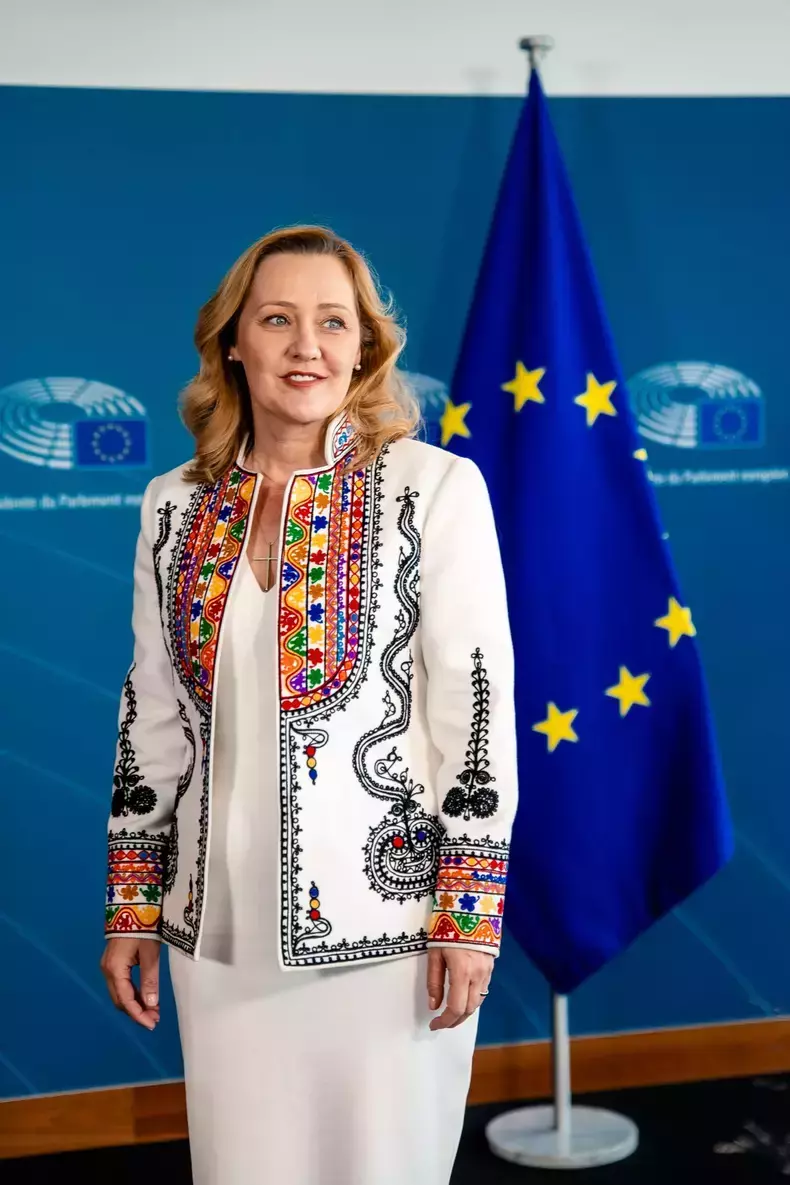 elena-lasconi-12