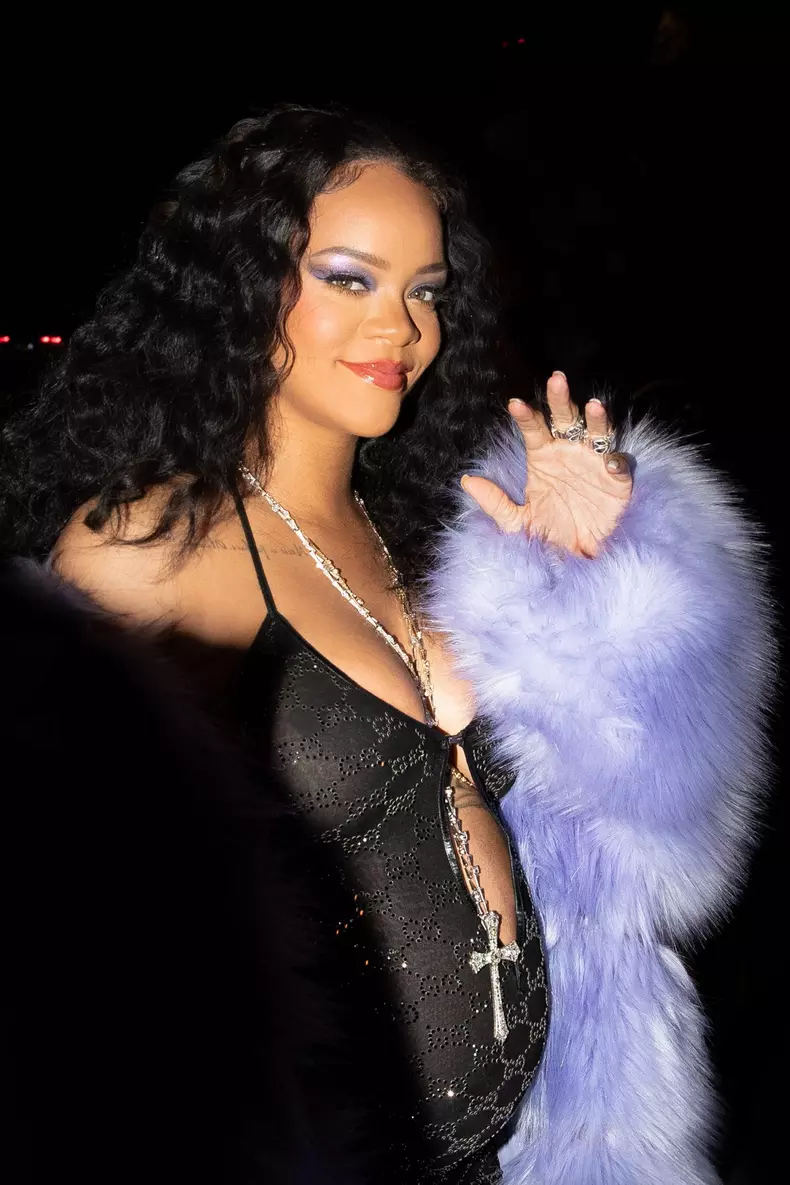 Rihanna enceinte et son compagnon Asap Rocky quittent l'hôtel Four Seasons pour se rendre à la soirée Gucci en marge de la fashion week à Milan