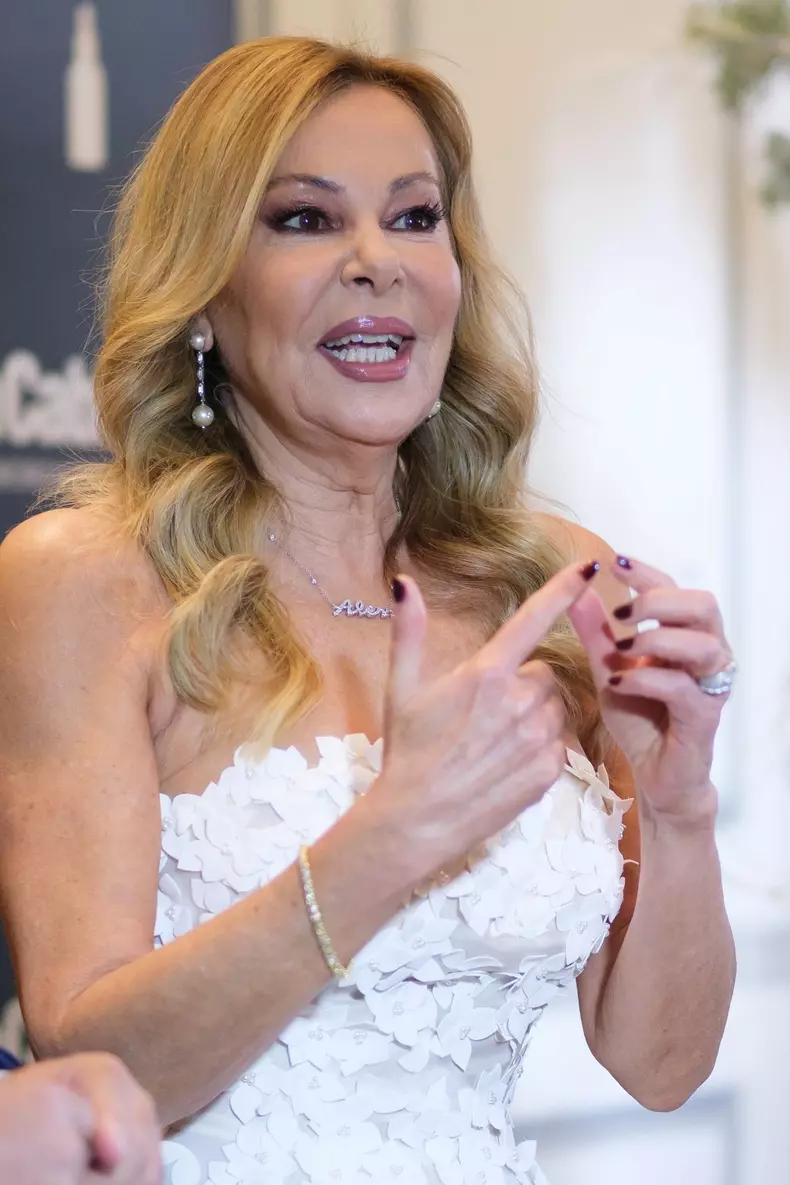 Ana Obregón Actrița de 68 de ani care a apelat la o mamă surogat dezvăluie că bebelușul e, de fapt, al băiatului ei răpus de cancer