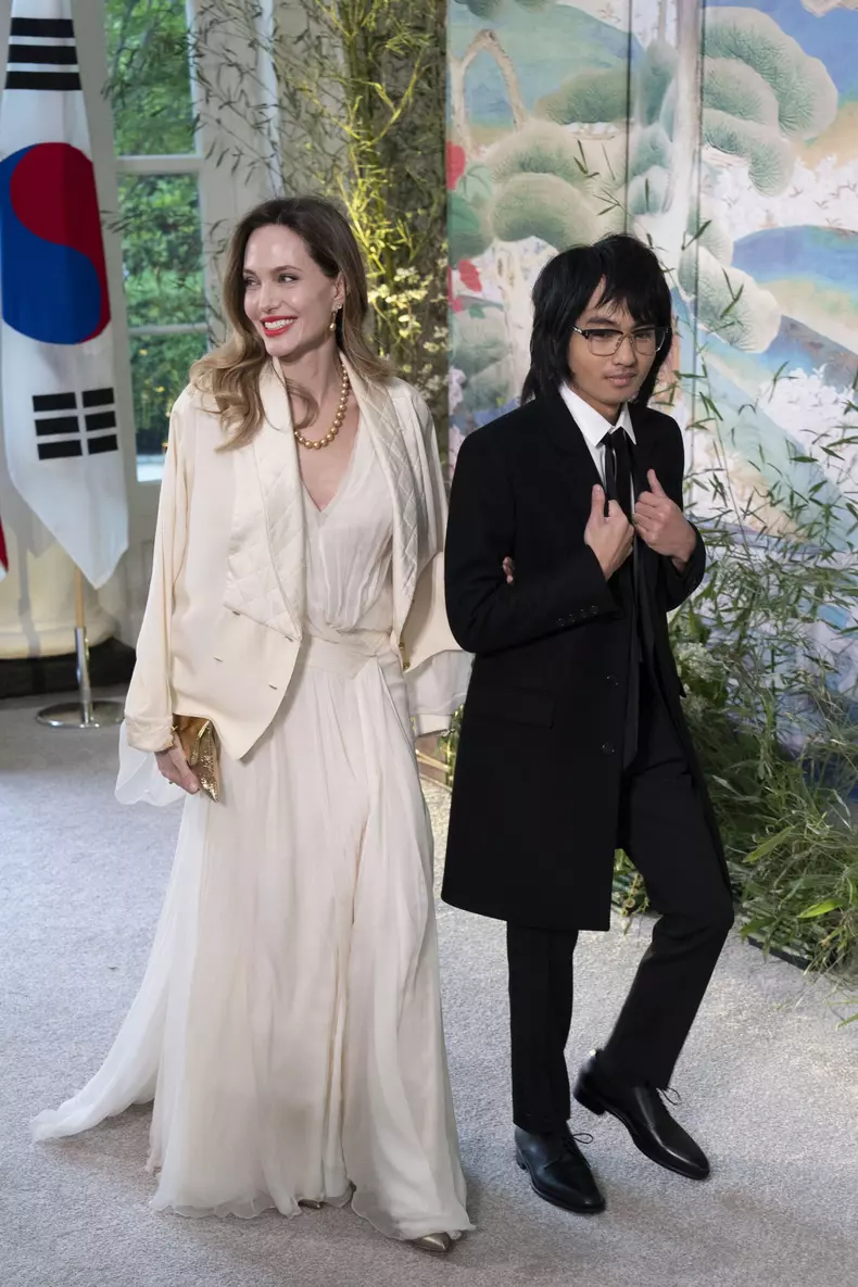 Angelina Jolie, apariție spectaculoasă la o recepție organizată la Casa Albă. Cine a însoțit-o