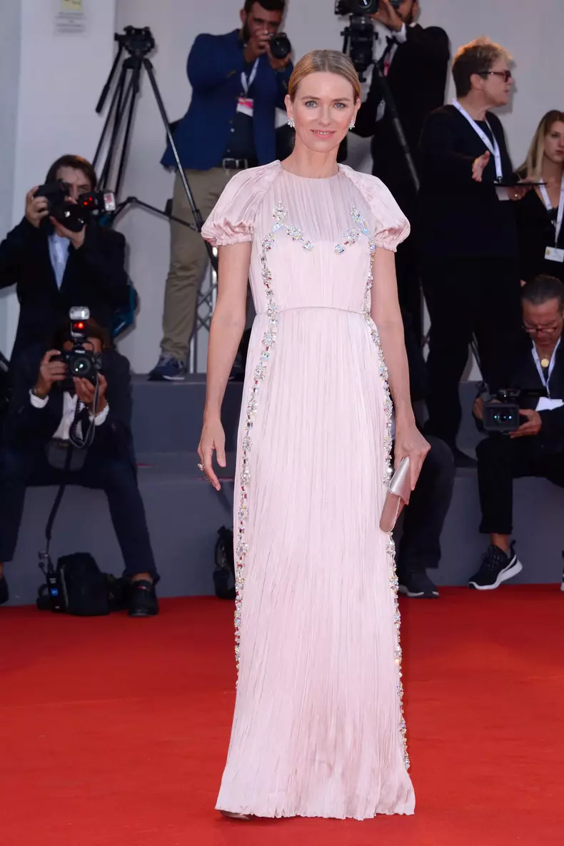 Festivalul-de-Film-de-la-Veneţia-2018-covorul-roşu_Naomi-Watts-1